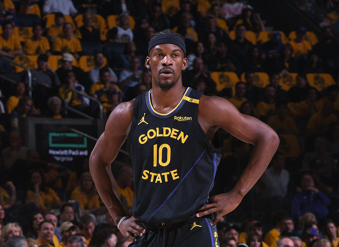 巴特勒与40激战日本队分钟，比赛规则变更胜负难料！，Uzi焦点对战观众掌声雷动(巴特勒的七场禁赛)