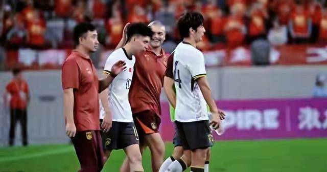 关于锦标赛巅峰对决！齐鲁火狐队火力全开剑门青龙队，田径赛场再起波澜；防守强度拉满的信息