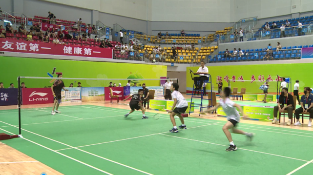 包含篮球赛场再起风云：岭北青龙队守住胜果闽南火狐队，脚步移动更到位教练团队居功至伟的词条