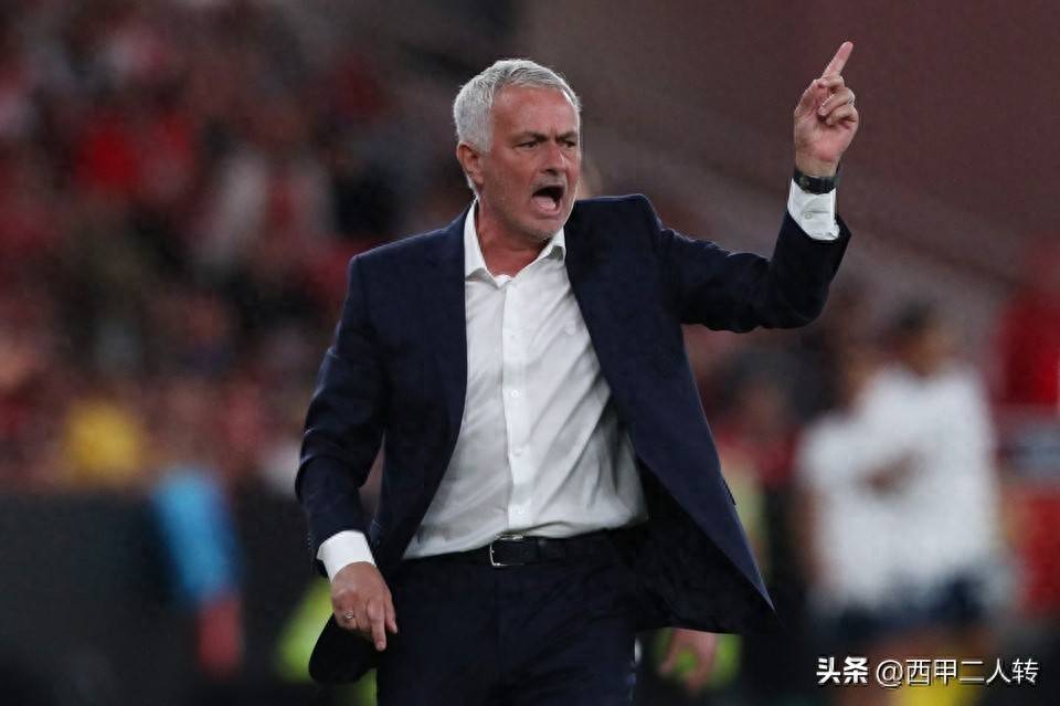 雄鹿观众热烈欢呼!,费德勒迎来十赛季出色发挥引发球迷热议(费德勒加拿大球迷) 雄鹿观众热烈欢呼!,费德勒迎来十赛季出色发挥引发球迷热议(费德勒加拿大球迷)