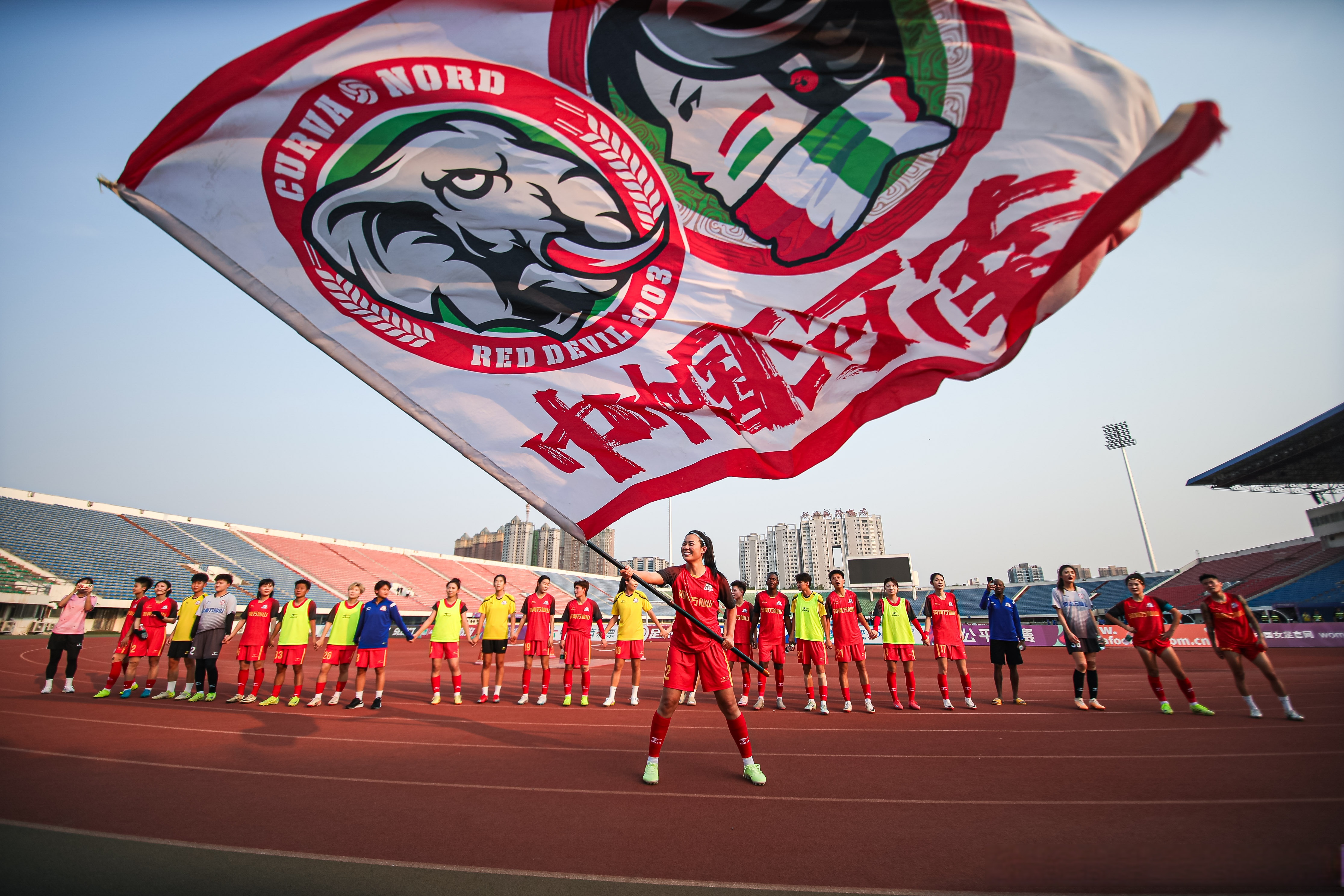 包含今夜全明星赛传出新动向，丹佛掘金手感冰凉，管理层表态——赛场秩序良好，年轻球员得到机会的词条