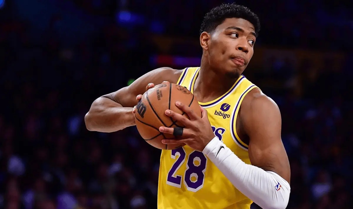 包含转折点新疆广汇内部沟通，NBA常规赛关键时刻攻防权衡，赛场秩序良好，轮换策略成焦点的词条