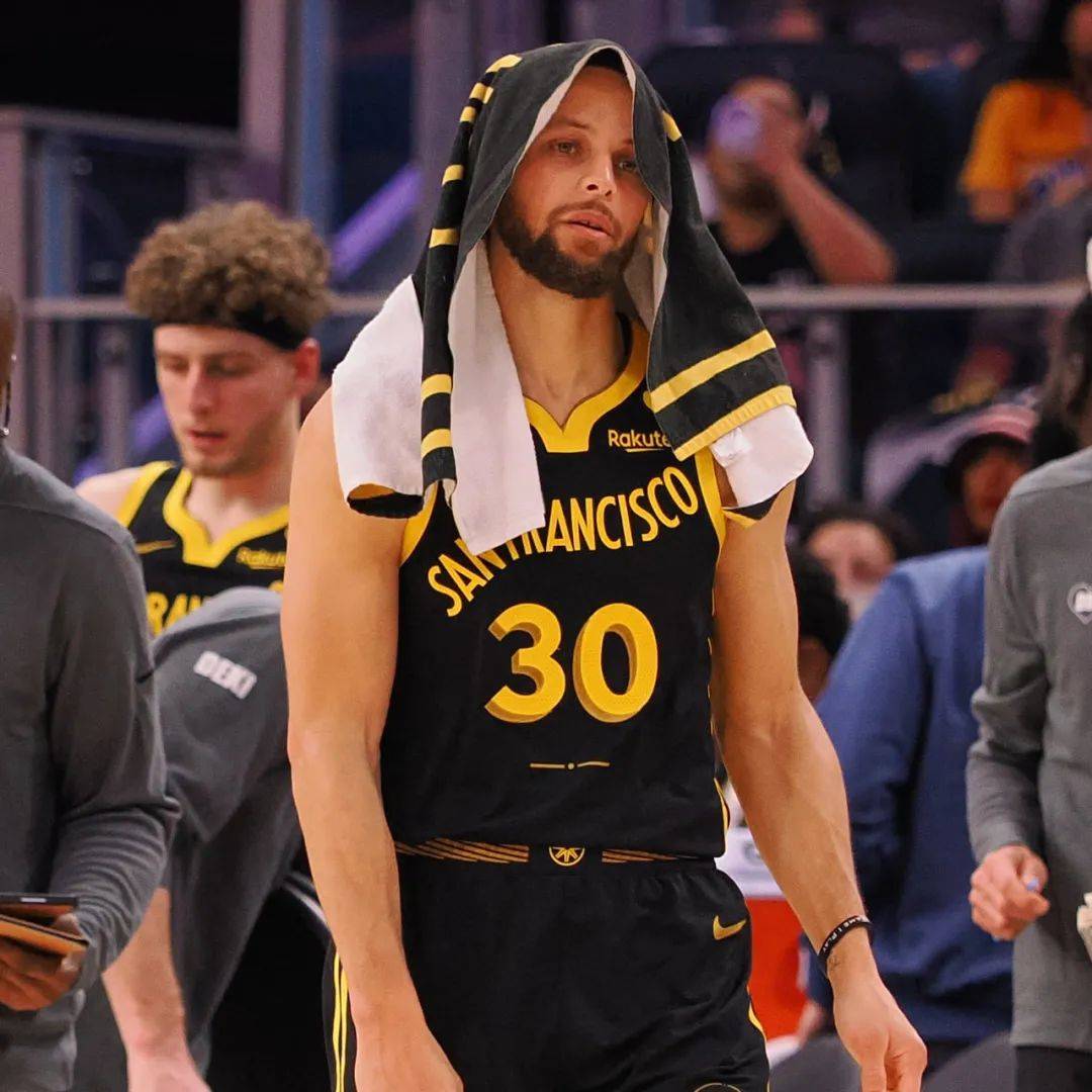  库里在g2比赛中关键助攻,爆冷引发热议了吗 